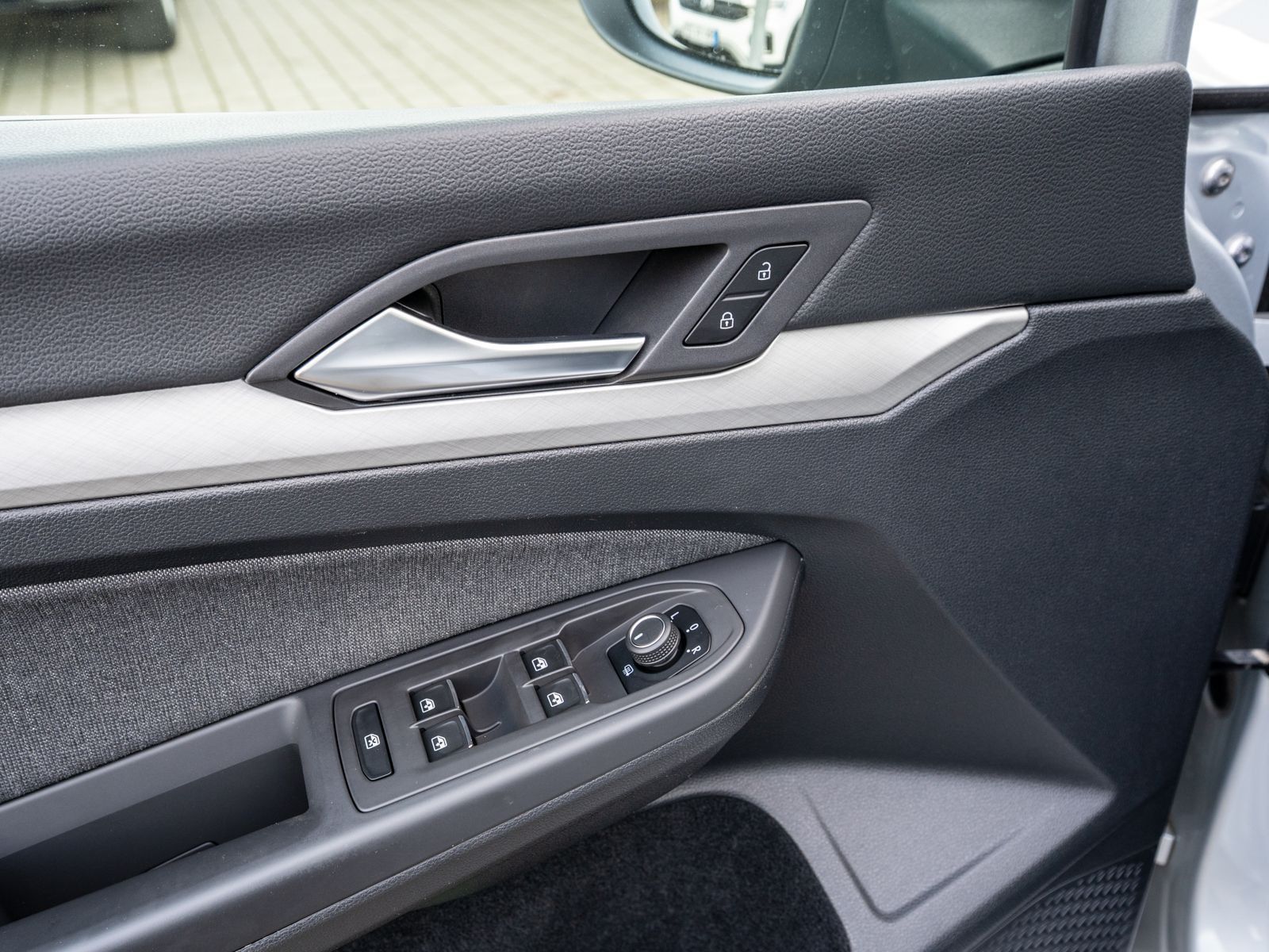 Fahrzeugabbildung Volkswagen Golf Variant Life 2.0 TDI DSG Navi AHK ACC LED