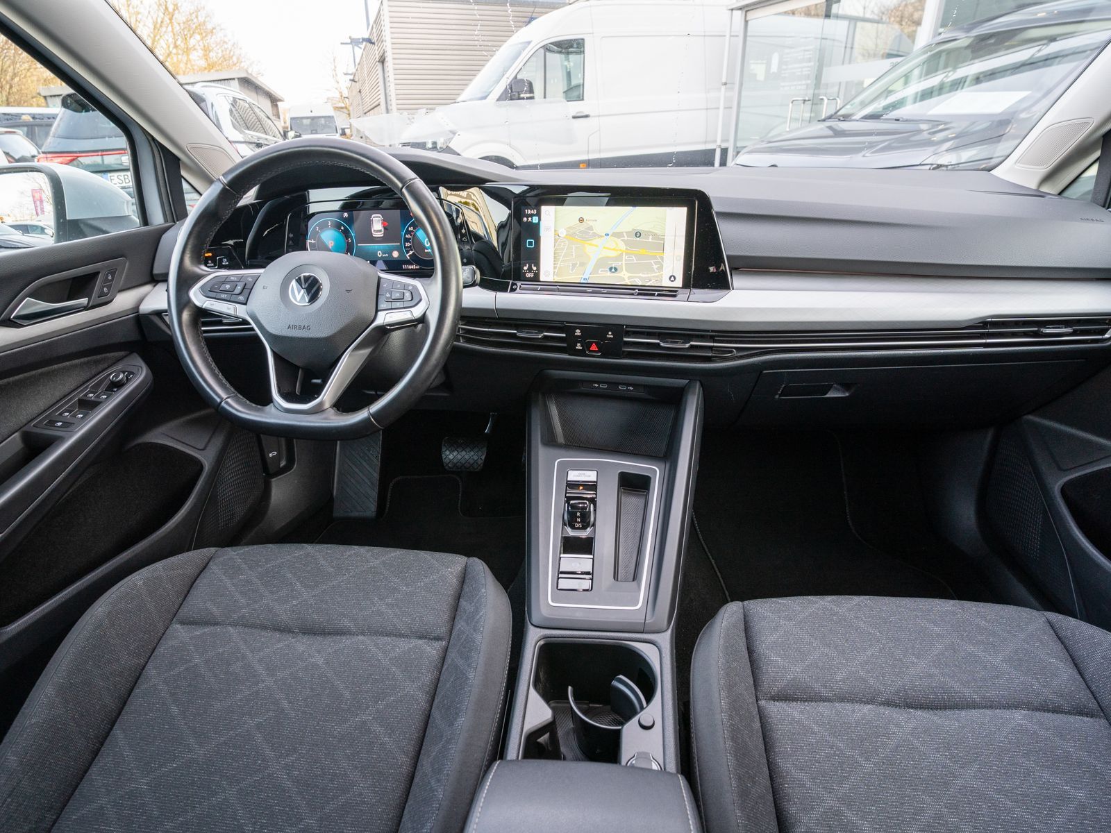 Fahrzeugabbildung Volkswagen Golf Variant Life 2.0 TDI DSG Navi AHK ACC LED