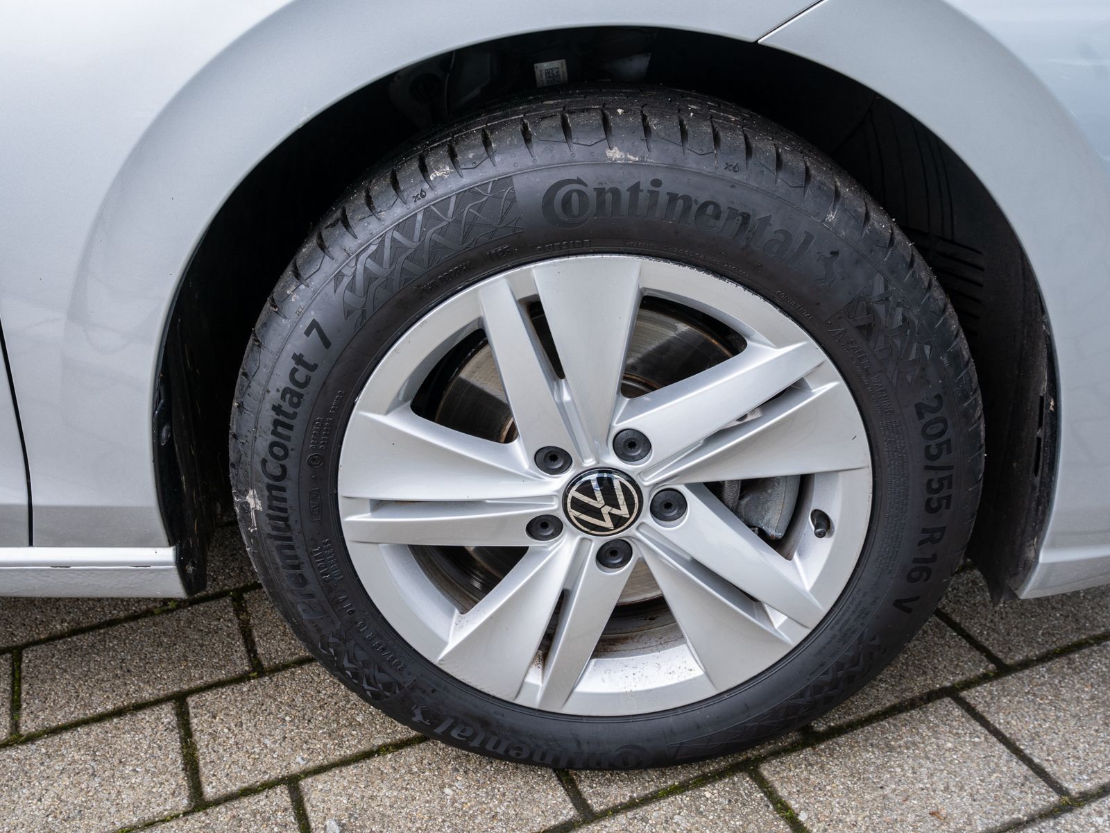 Fahrzeugabbildung Volkswagen Golf Variant Life 2.0 TDI DSG Navi AHK ACC LED