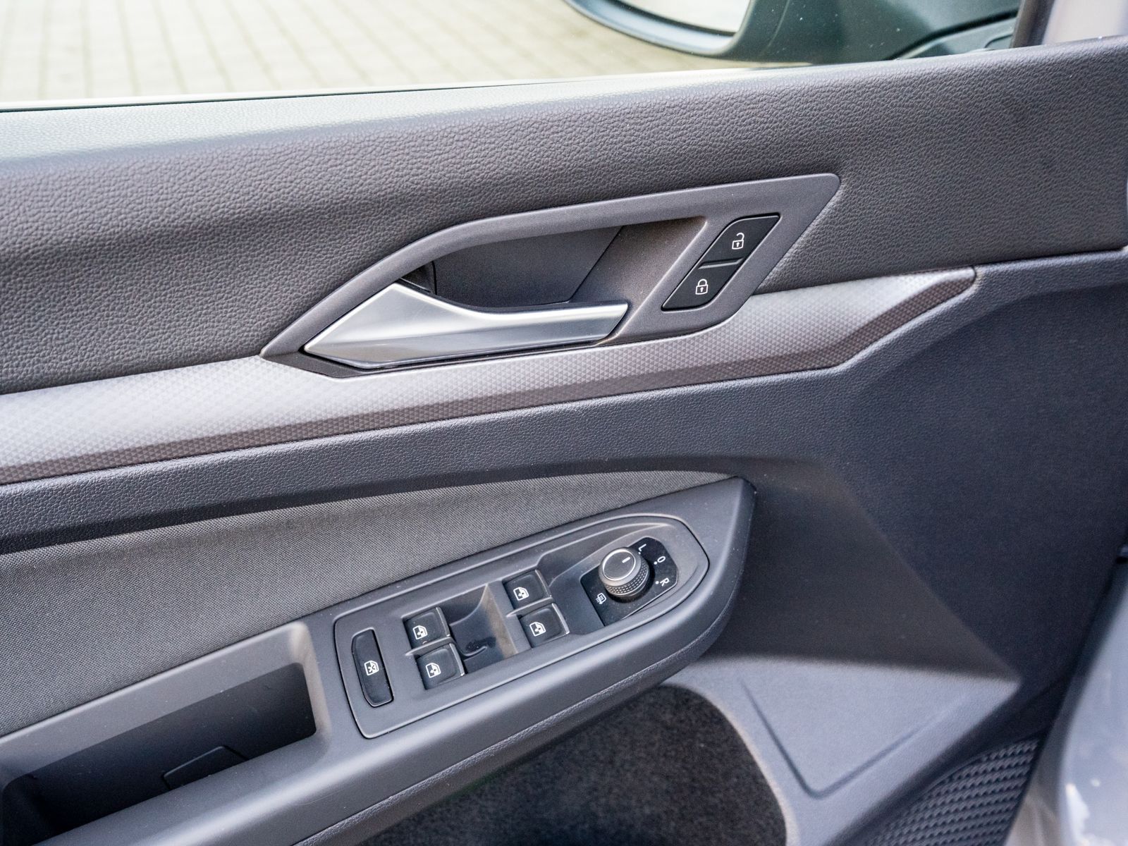 Fahrzeugabbildung Volkswagen Golf Active 1,5 TSI LED NAVI HUD RFK ACC PDC SHZ