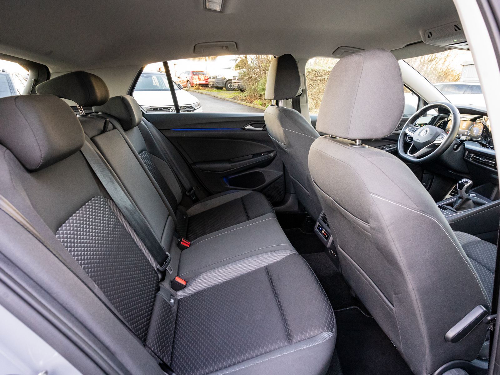 Fahrzeugabbildung Volkswagen Golf Active 1,5 TSI LED NAVI HUD RFK ACC PDC SHZ