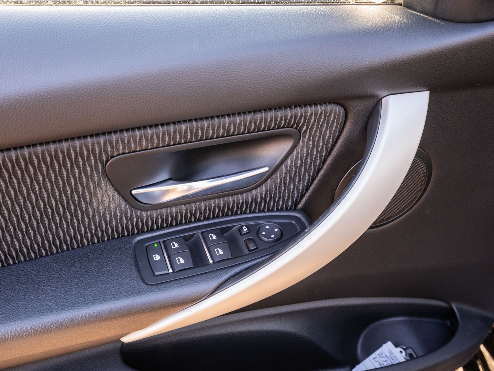 Fahrzeugabbildung BMW 318 i Touring Automatik LED NAVI SHZ PDC