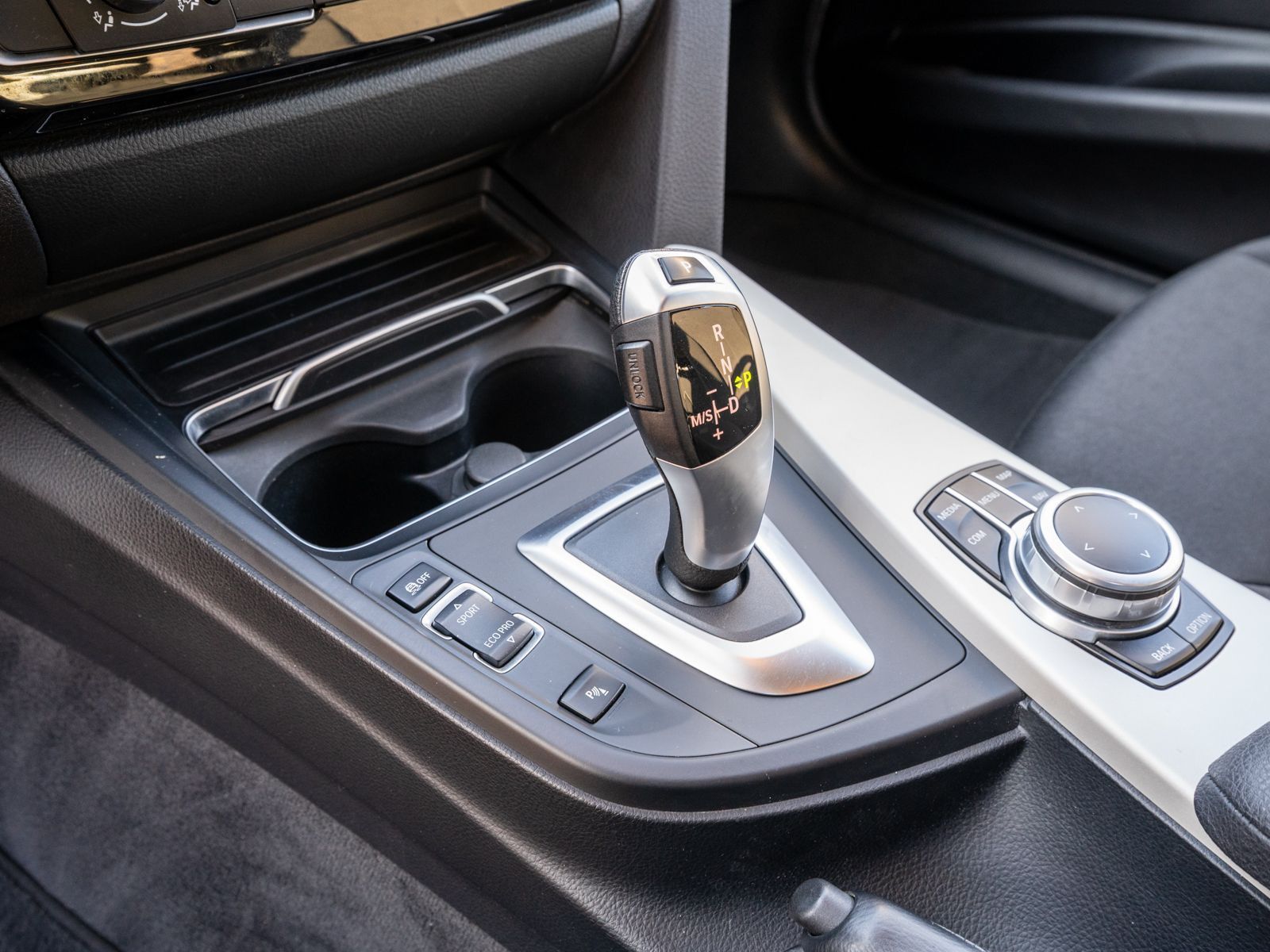 Fahrzeugabbildung BMW 318 i Touring Automatik LED NAVI SHZ PDC