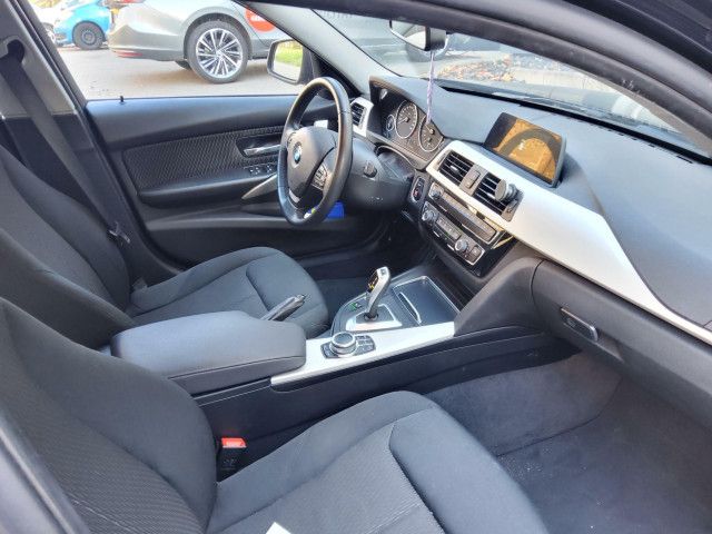 Fahrzeugabbildung BMW 318 i Touring Automatik LED NAVI SHZ PDC