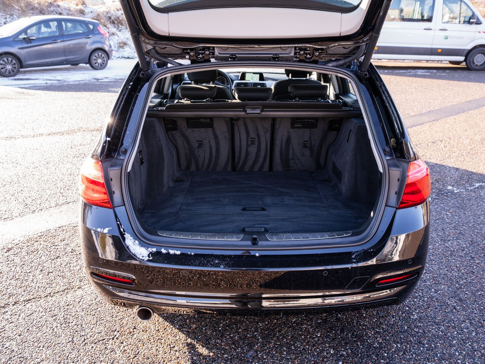 Fahrzeugabbildung BMW 318 i Touring Automatik LED NAVI SHZ PDC