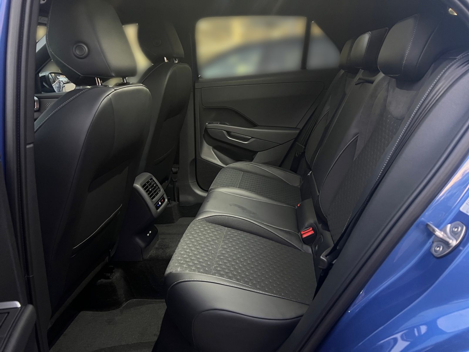 Fahrzeugabbildung Volkswagen T-Roc R-Line 1.5 eTSI DSG *NEUES MODELL* ACC