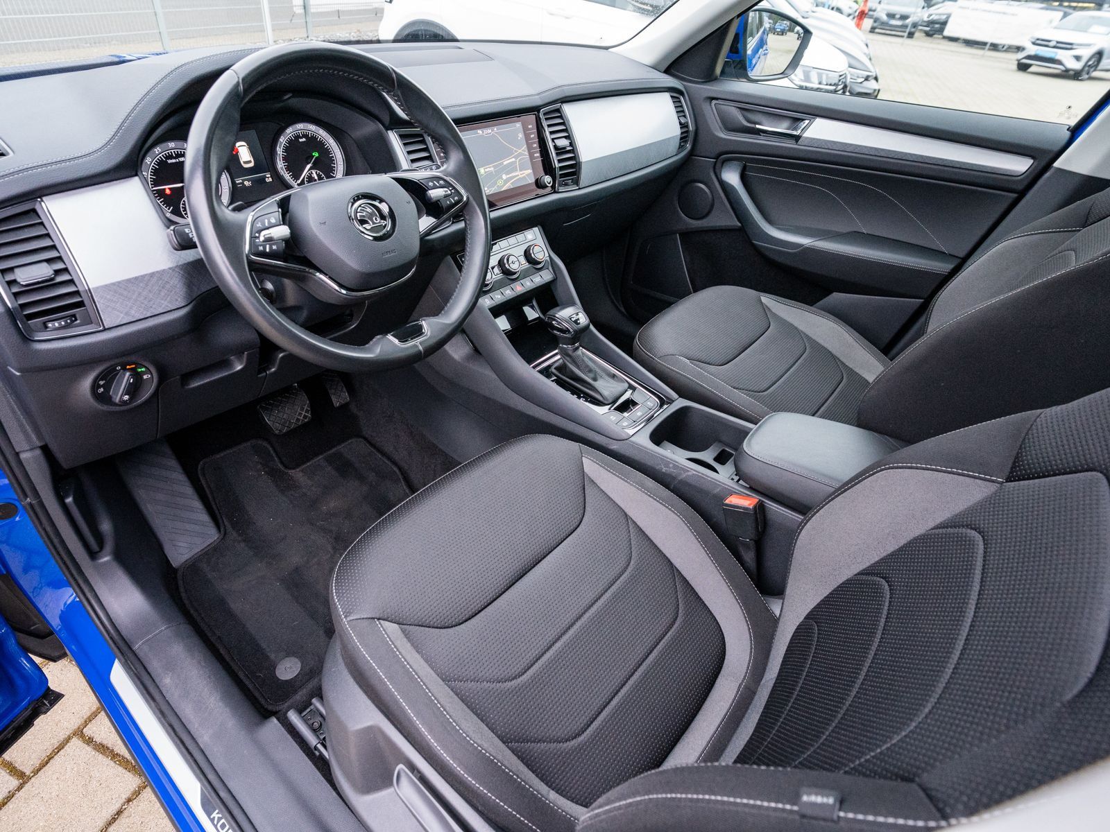 Fahrzeugabbildung SKODA Kodiaq Tour 2.0TDI DSG LED Navi 360° Pano AHK 7S