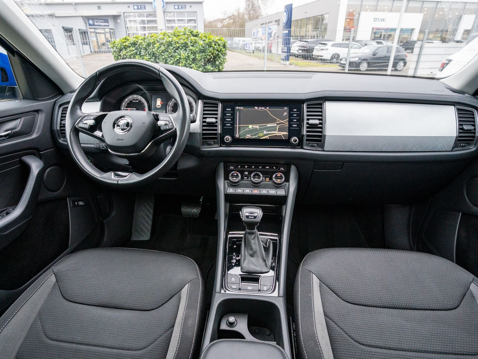 Fahrzeugabbildung SKODA Kodiaq Tour 2.0TDI DSG LED Navi 360° Pano AHK 7S