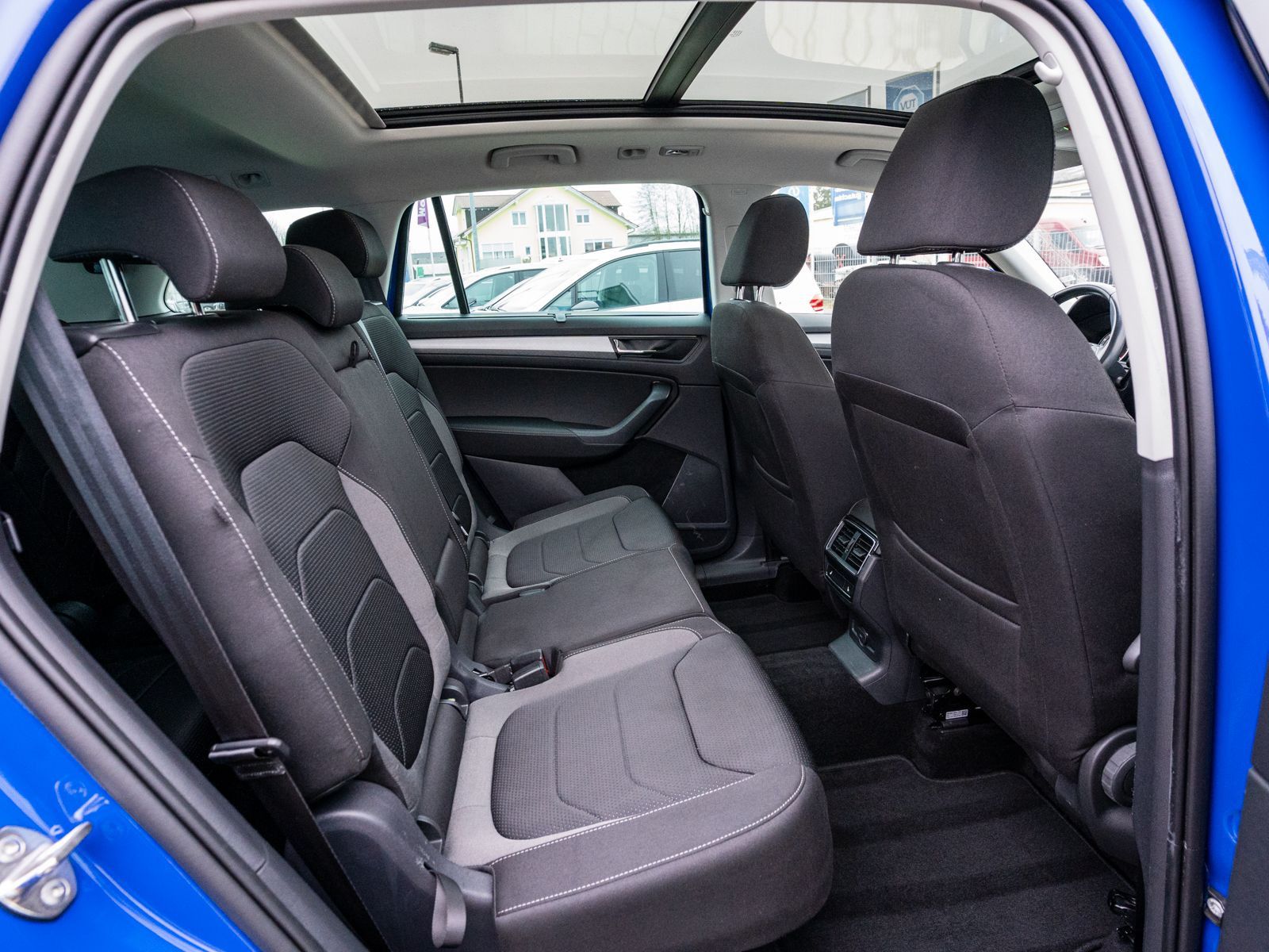 Fahrzeugabbildung SKODA Kodiaq Tour 2.0TDI DSG LED Navi 360° Pano AHK 7S