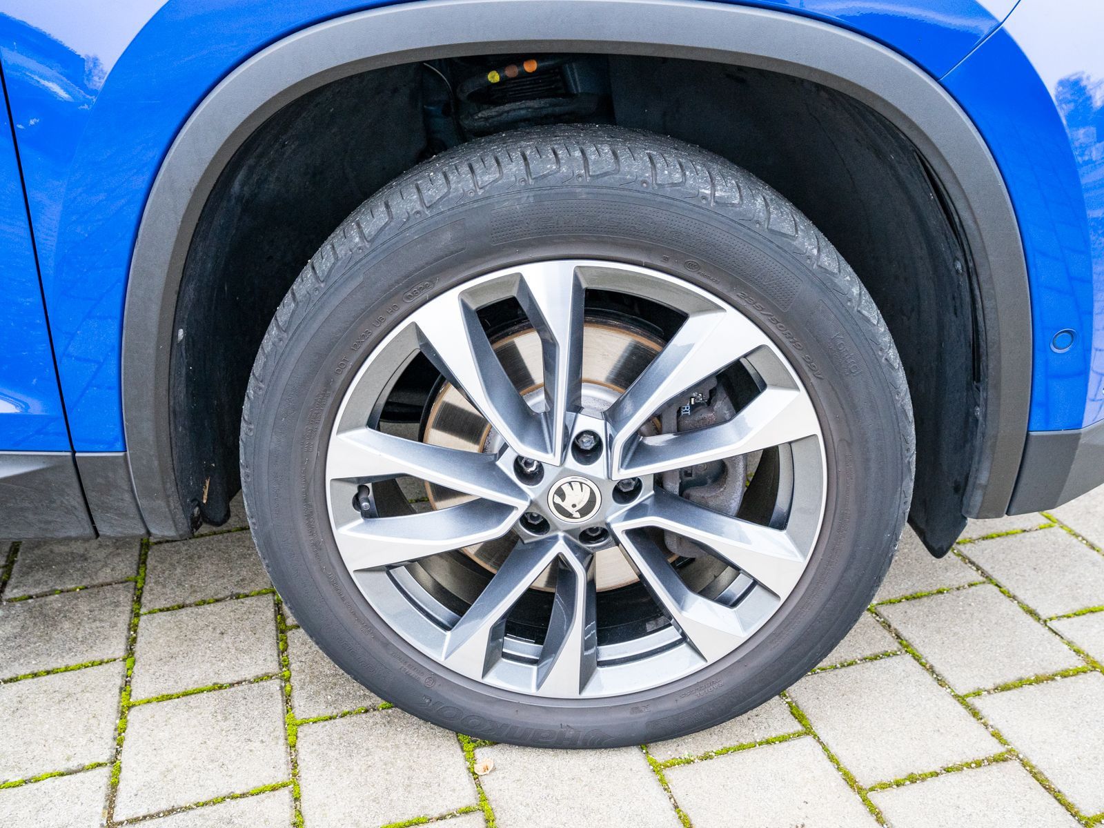 Fahrzeugabbildung SKODA Kodiaq Tour 2.0TDI DSG LED Navi 360° Pano AHK 7S