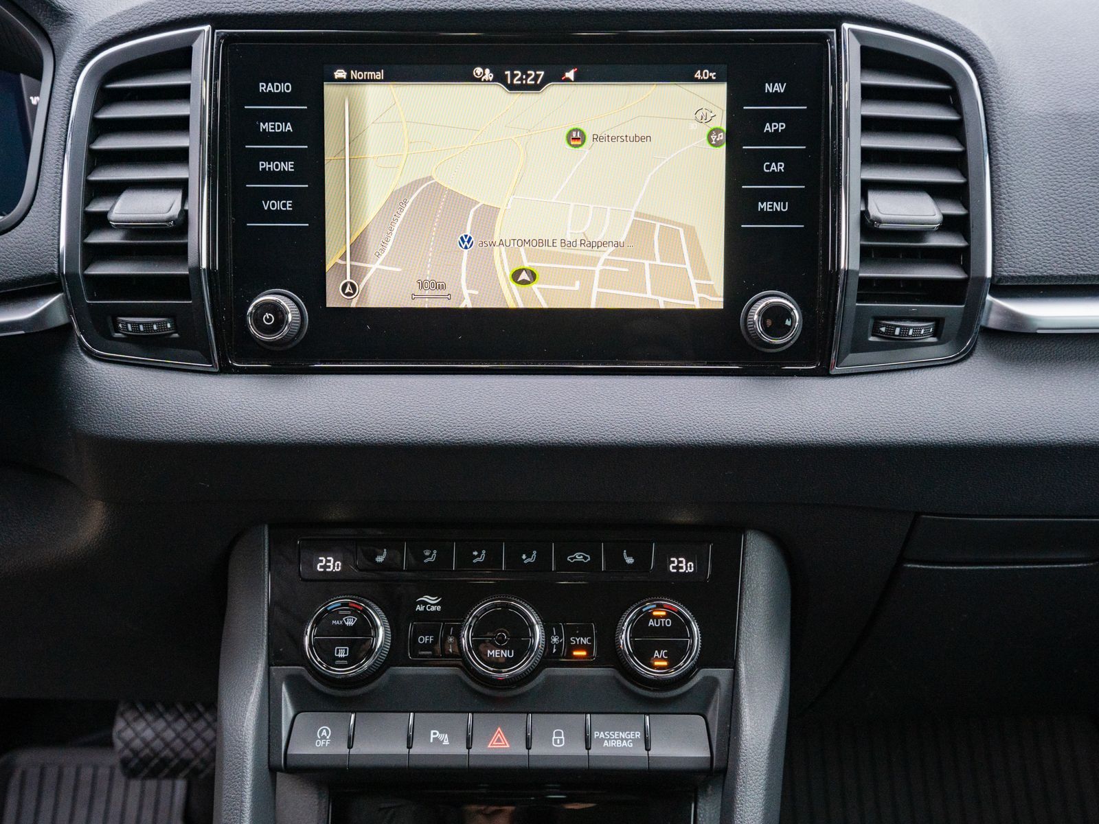 Fahrzeugabbildung SKODA Karoq Clever 1.5TSI DSG LED Navi PDC ACC SHZ AHK