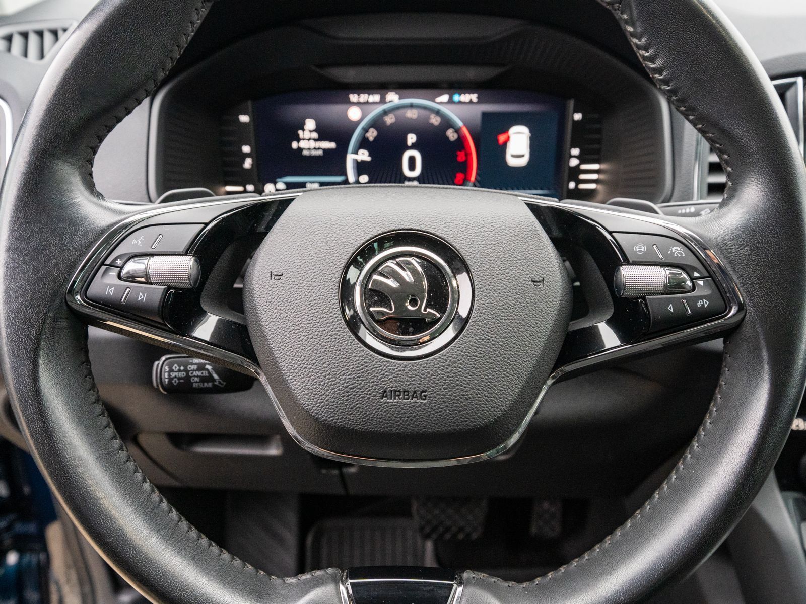 Fahrzeugabbildung SKODA Karoq Clever 1.5TSI DSG LED Navi PDC ACC SHZ AHK