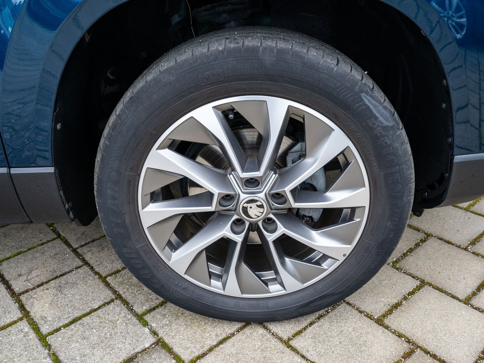 Fahrzeugabbildung SKODA Karoq Clever 1.5TSI DSG LED Navi PDC ACC SHZ AHK