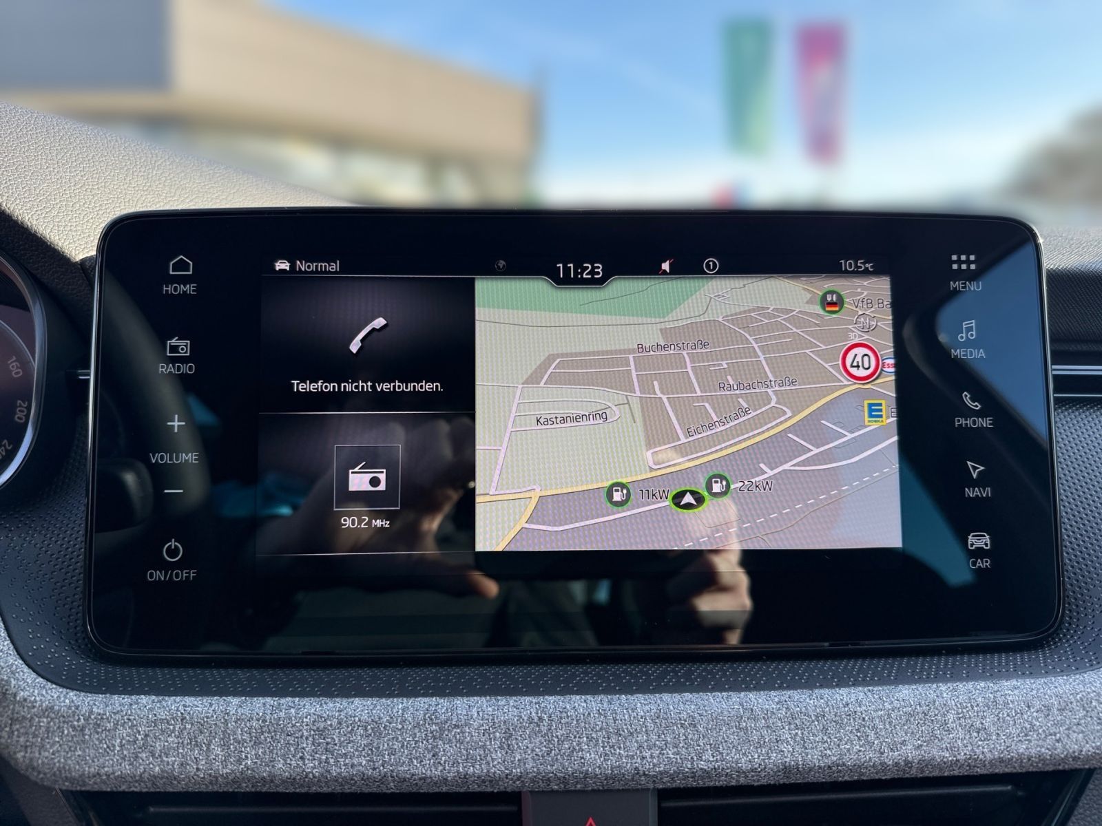 Fahrzeugabbildung SKODA Kamiq Balance 1,5 TSI 150PS DSG ACC PDC SHZ AHK