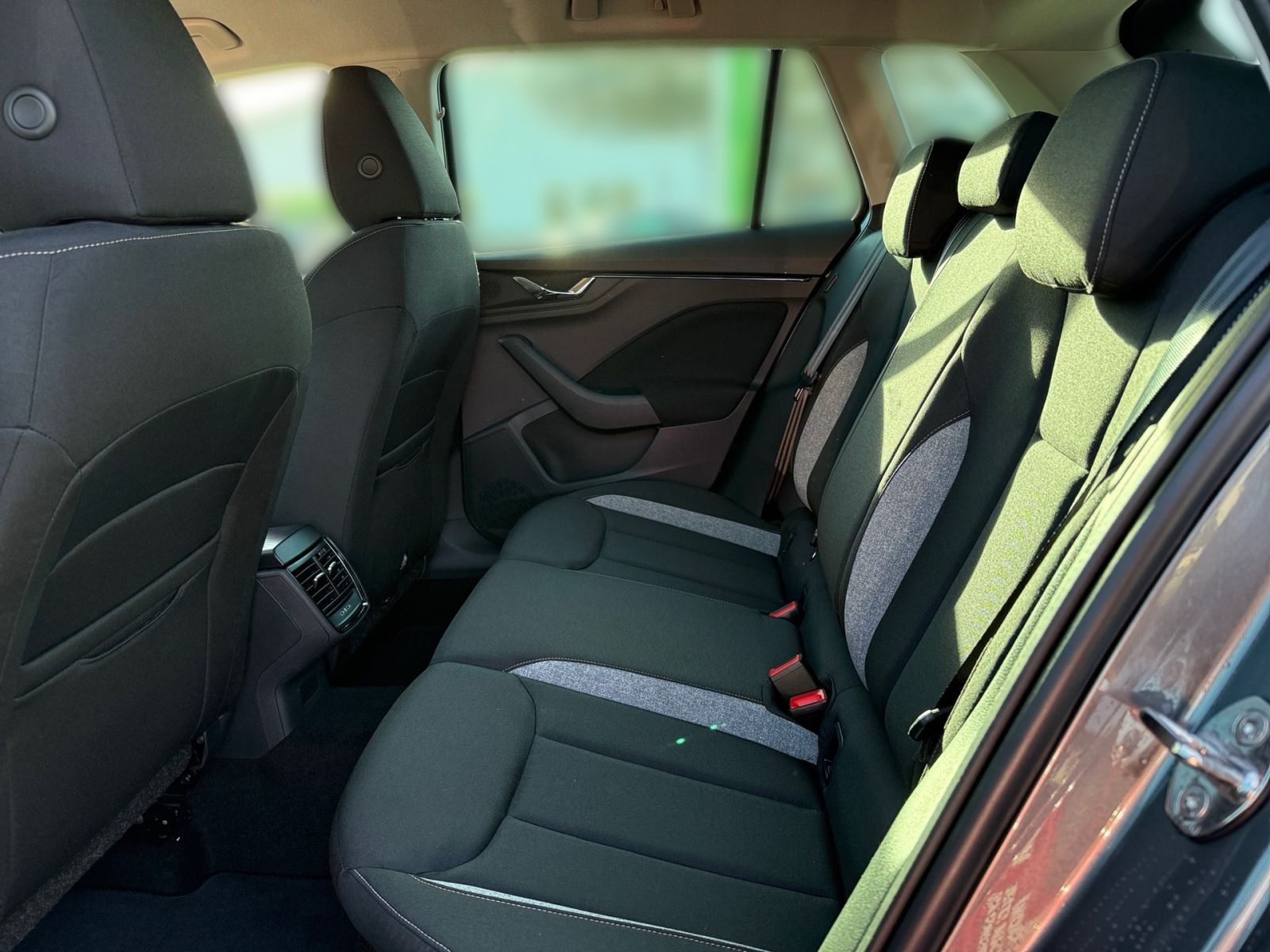 Fahrzeugabbildung SKODA Kamiq Balance 1,5 TSI 150PS DSG ACC PDC SHZ AHK