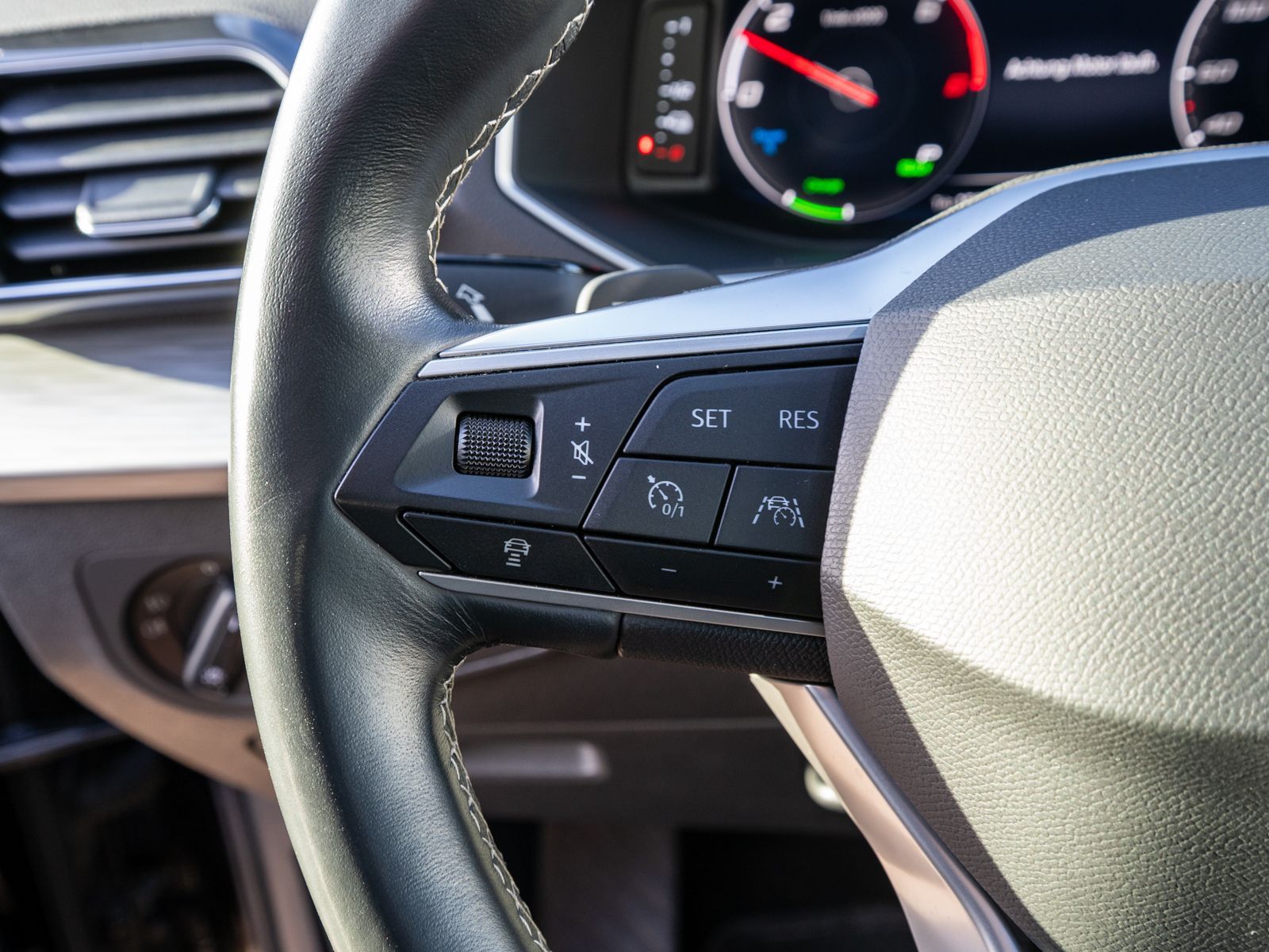 Fahrzeugabbildung SEAT Tarraco Xperience 1.4 TSI e-Hybrid DSG PANO AHK