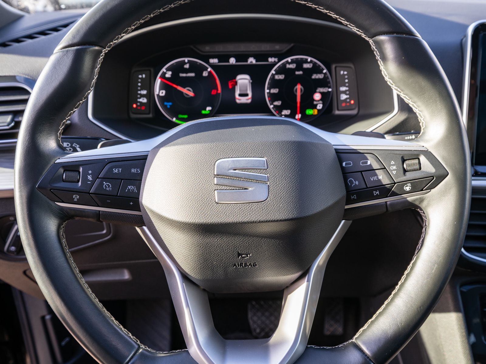 Fahrzeugabbildung SEAT Tarraco Xperience 1.4 TSI e-Hybrid DSG PANO AHK