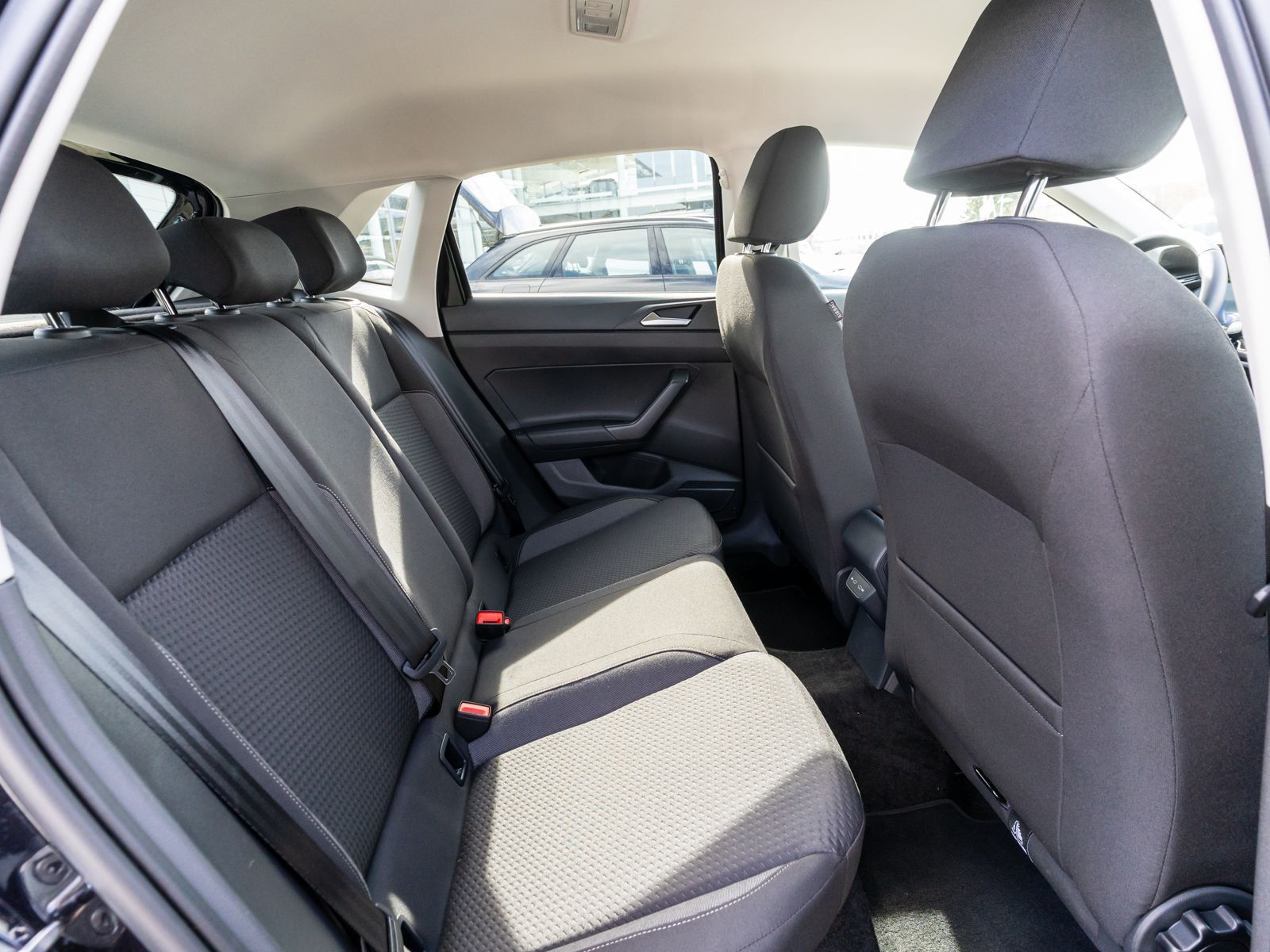 Fahrzeugabbildung Volkswagen Polo Life 1.0 TSI Navi Klima LED ACC SHZ PDC v/h