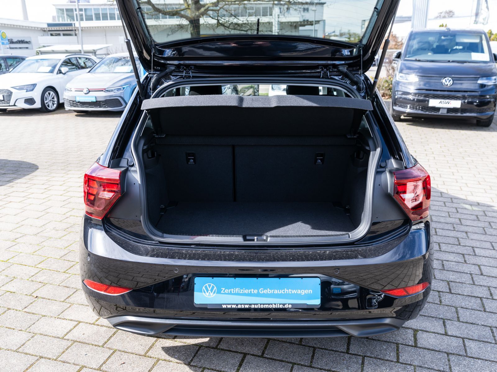 Fahrzeugabbildung Volkswagen Polo Life 1.0 TSI Navi Klima LED ACC SHZ PDC v/h