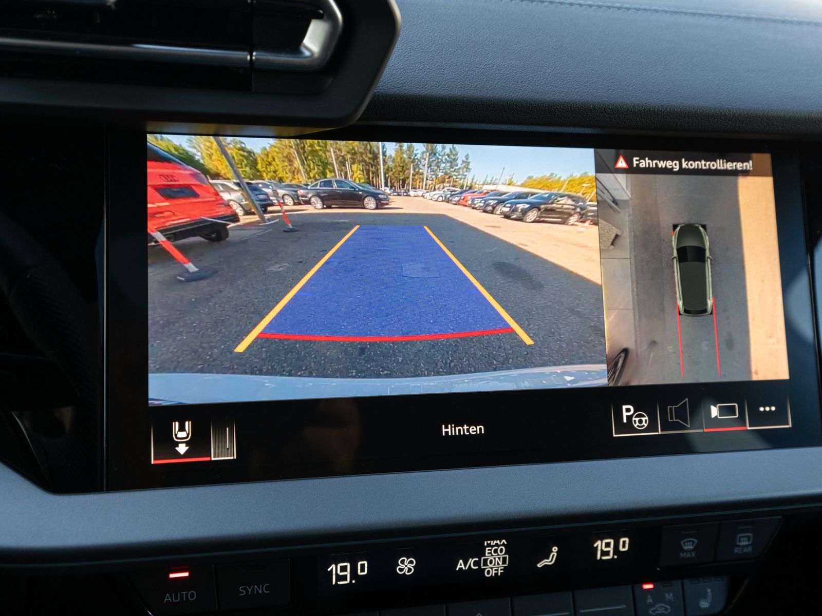 Fahrzeugabbildung Audi S3 Sportback TFSI Stronic NAVI LED PANO 360° ACC