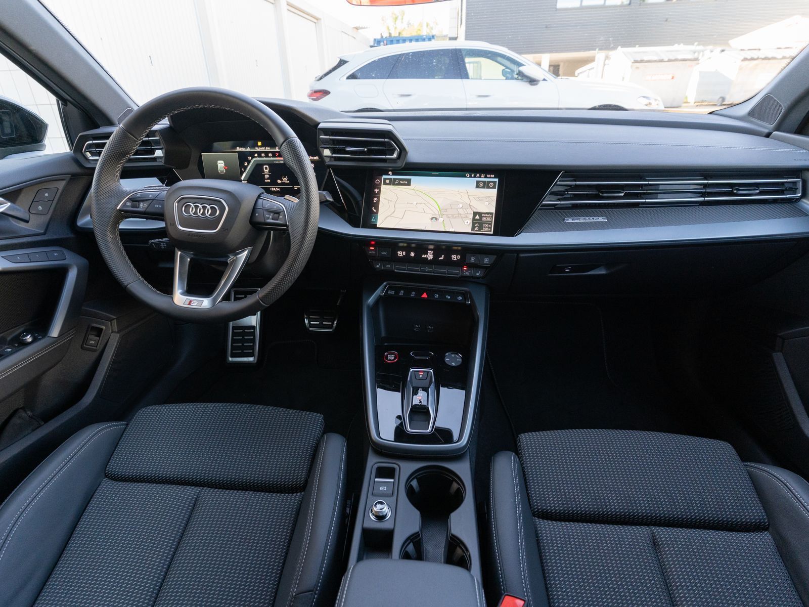Fahrzeugabbildung Audi S3 Sportback TFSI Stronic NAVI LED PANO 360° ACC