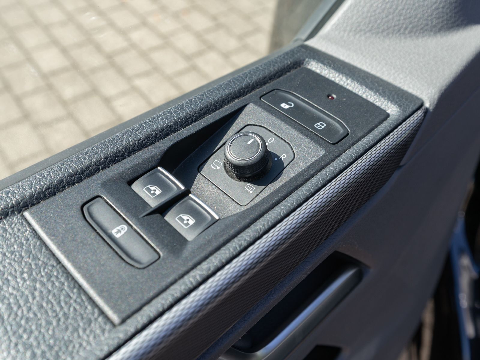 Fahrzeugabbildung Volkswagen T6.1 Caravelle Highline 2.0TDI 4M DSG LEDER RFK