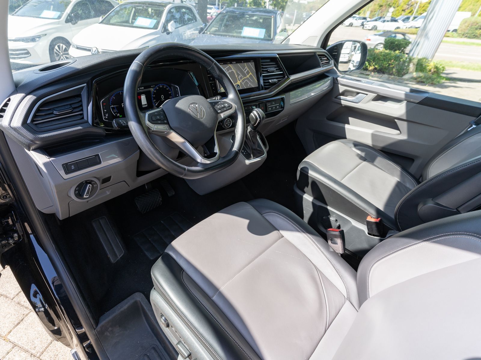 Fahrzeugabbildung Volkswagen T6.1 Caravelle Highline 2.0TDI 4M DSG LEDER RFK