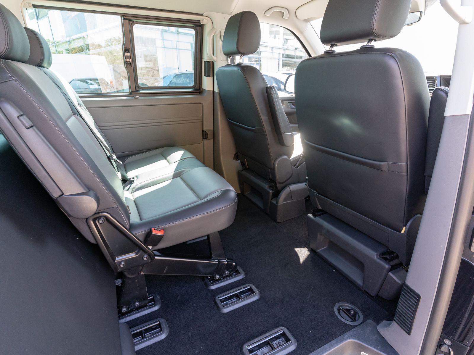Fahrzeugabbildung Volkswagen T6.1 Caravelle Highline 2.0TDI 4M DSG LEDER RFK