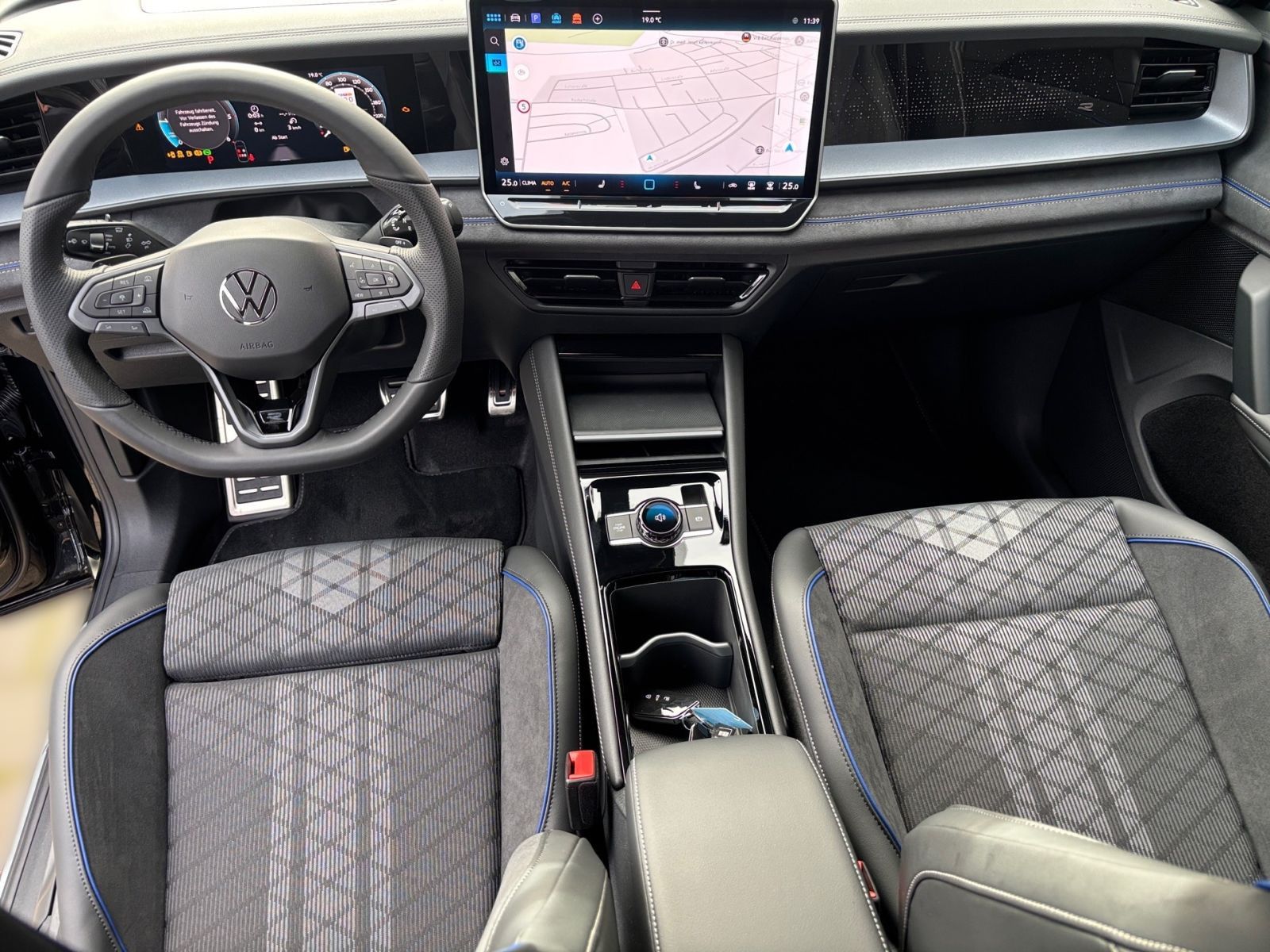 Fahrzeugabbildung Volkswagen Tayron R-Line 2.0 TDI SCR 4MOTION 142 kW (193 PS