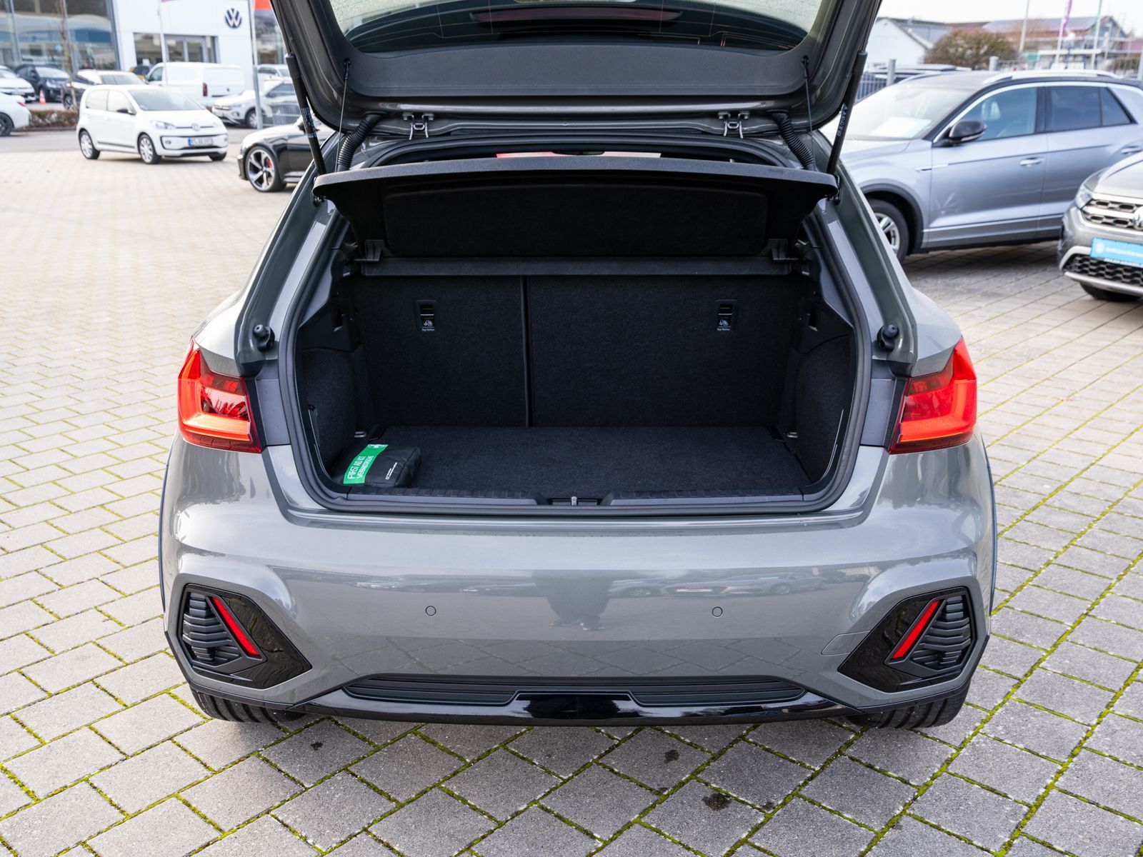 Fahrzeugabbildung Audi A1 allstreet 35TFSI Stronic LED Navi RFK ACC SHZ