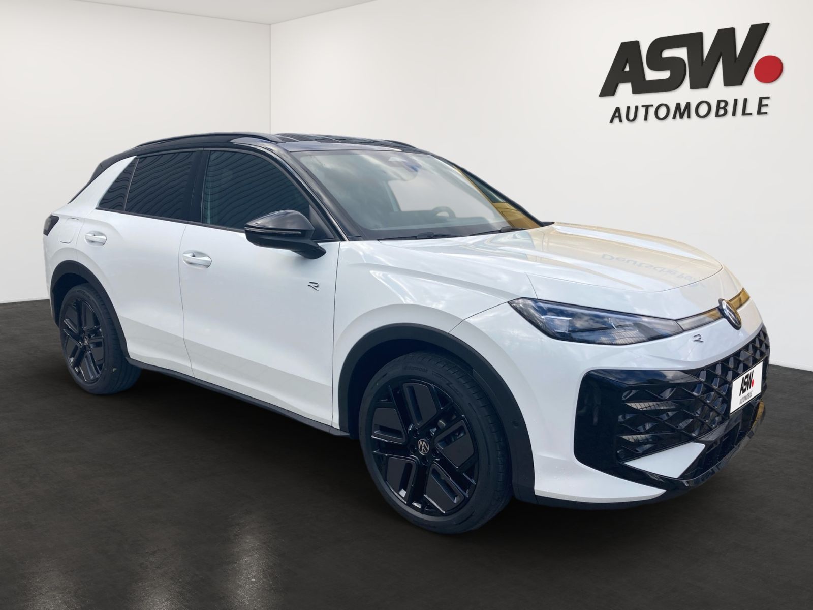 Fahrzeugabbildung Volkswagen T-Roc R-Line 1.5 eTSI OPF 110 kW (150 PS) DSG