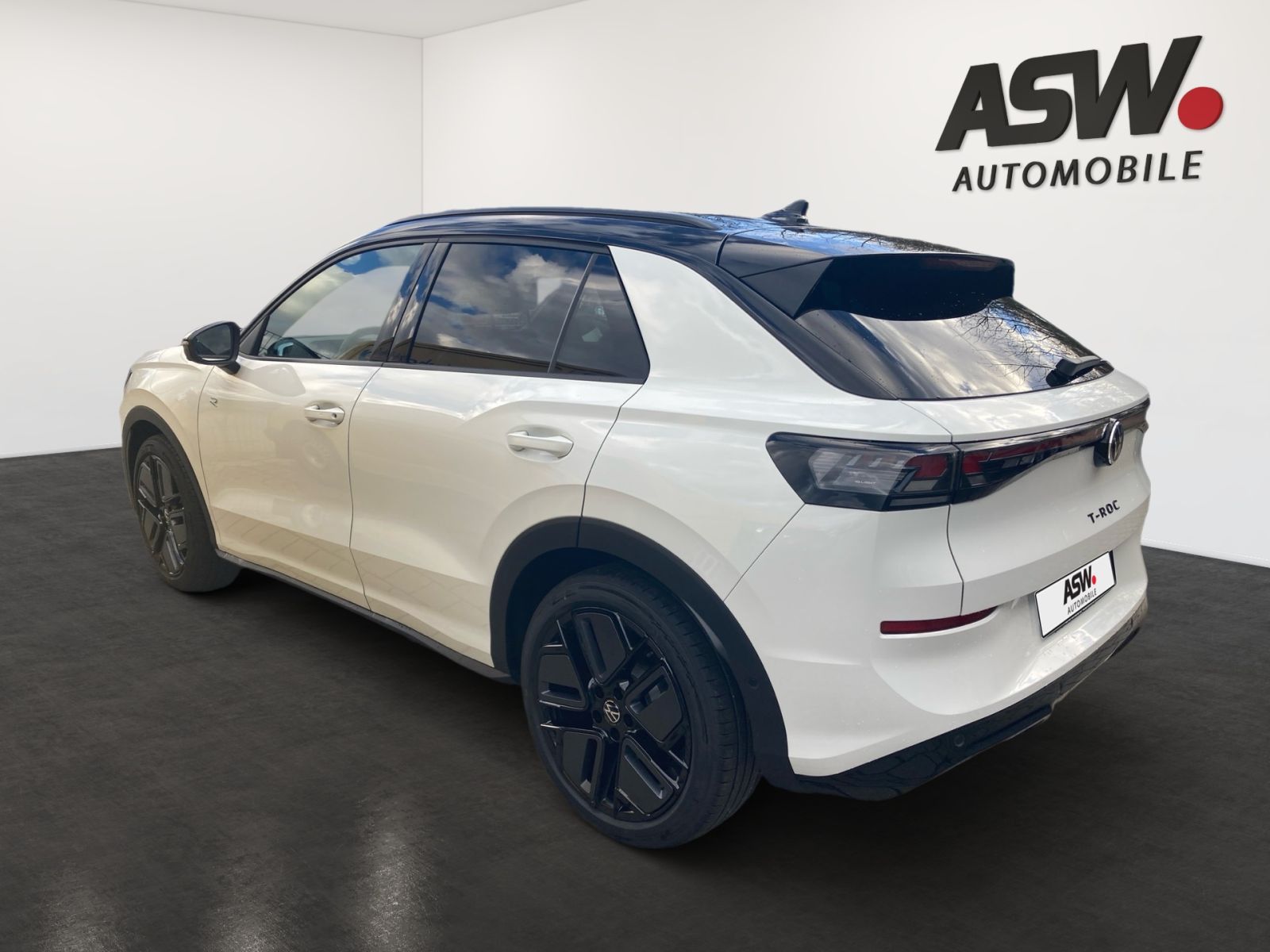 Fahrzeugabbildung Volkswagen T-Roc R-Line 1.5 eTSI OPF 110 kW (150 PS) DSG