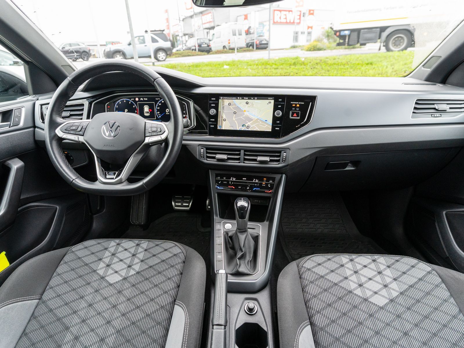 Fahrzeugabbildung Volkswagen Taigo R-Line 1.0TSI DSG Navi LED VC ACC RFK