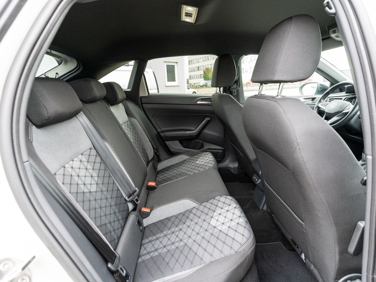 Fahrzeugabbildung Volkswagen Taigo R-Line 1.0TSI DSG Navi LED VC ACC RFK