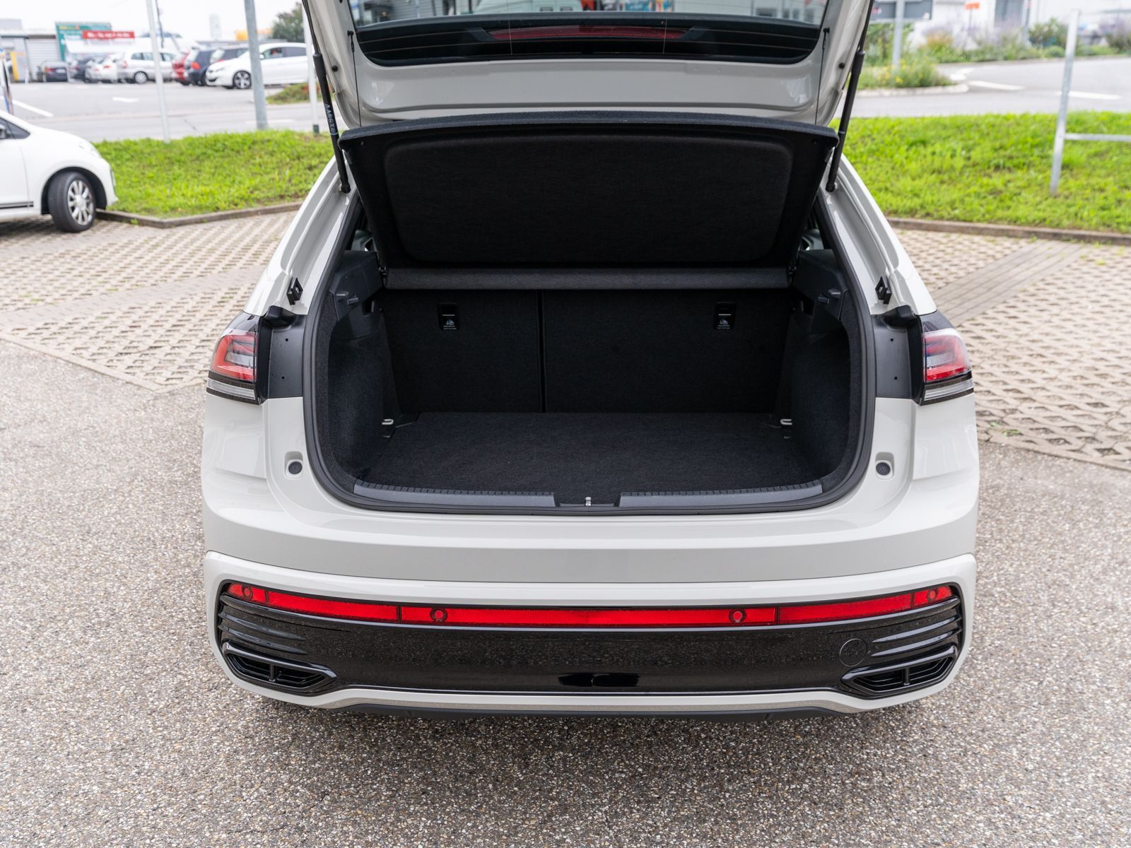 Fahrzeugabbildung Volkswagen Taigo R-Line 1.0TSI DSG Navi LED VC ACC RFK