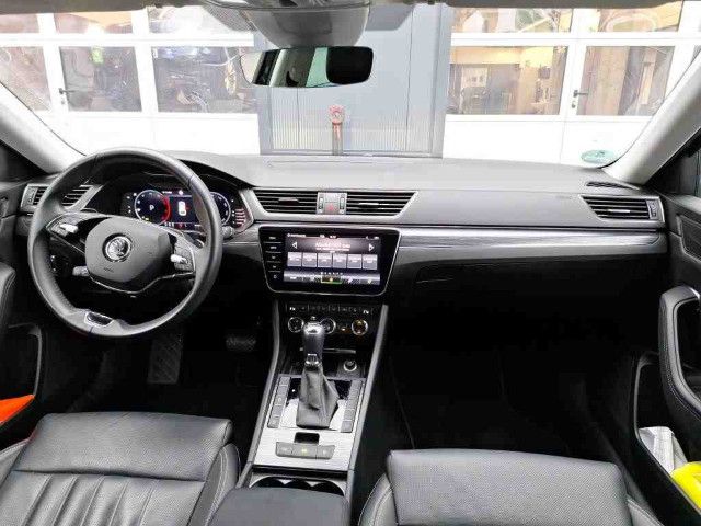 Fahrzeugabbildung SKODA Superb Combi Premium Edition 2.0 TDI 4x4 DSG AHK