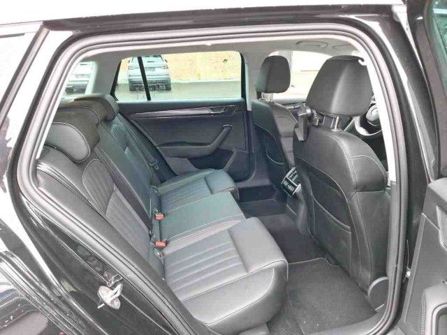 Fahrzeugabbildung SKODA Superb Combi Premium Edition 2.0 TDI 4x4 DSG AHK
