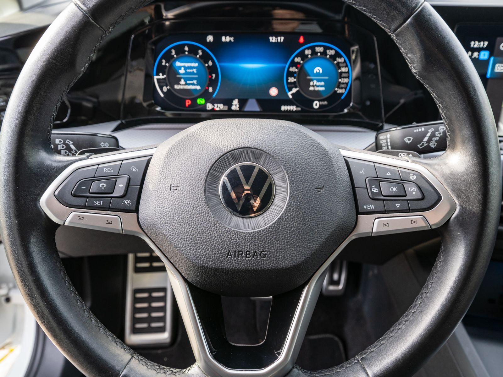 Fahrzeugabbildung Volkswagen Golf Active 1.5 eTSI DSG LED Navi RFK Stdhzg AHK