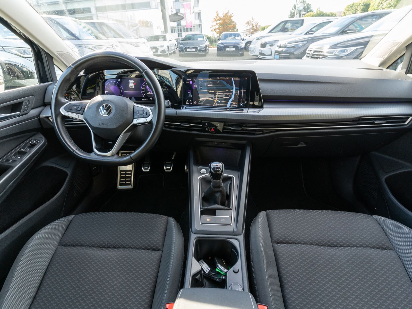 Fahrzeugabbildung Volkswagen Golf Active 1.0 TSI NAVI LED RFK KESSY CARPLAY