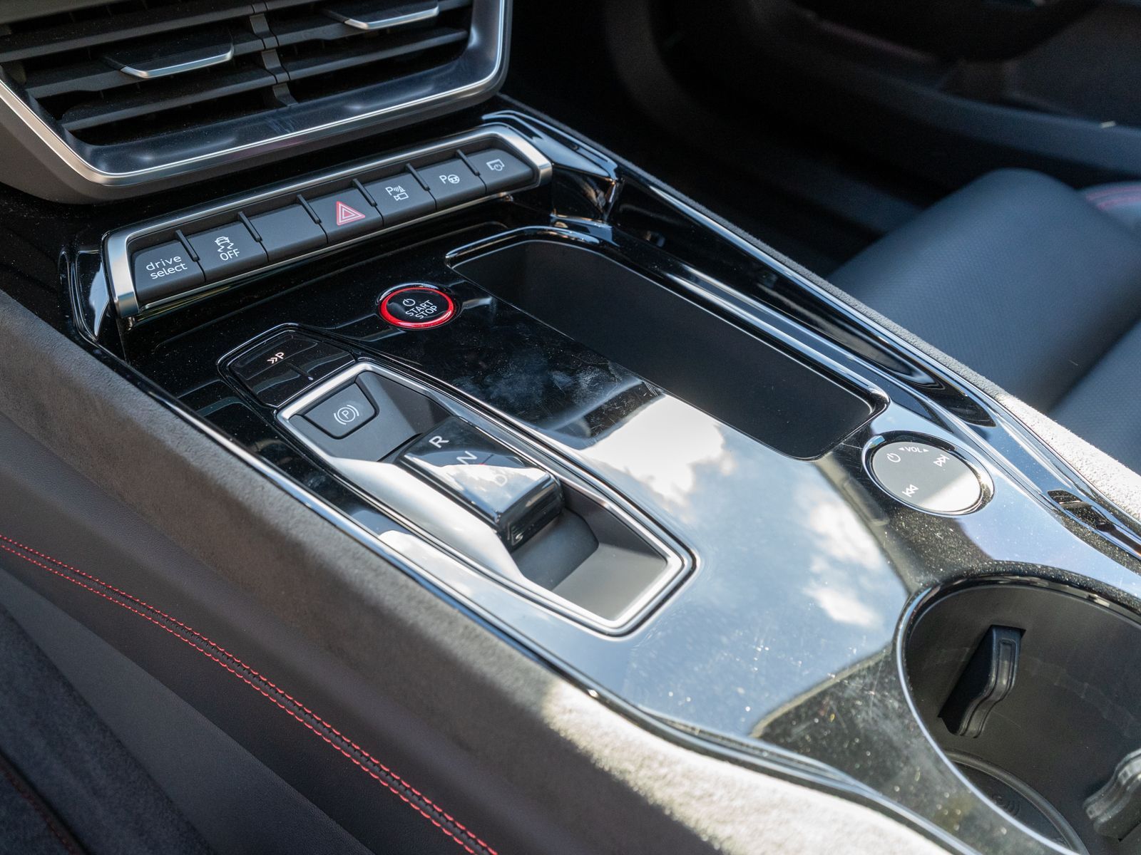 Fahrzeugabbildung Audi RS e-tron GT quattro NAVI MATRIX ACC 360° HUD
