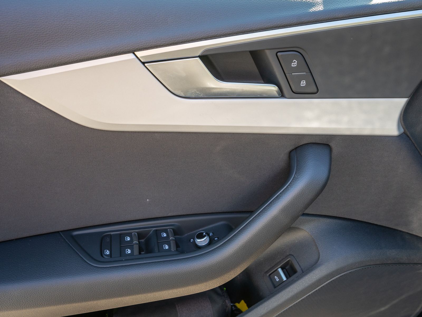 Fahrzeugabbildung Audi A4 Avant advanced 30TDI NAVI LED RFK GRA SHZ