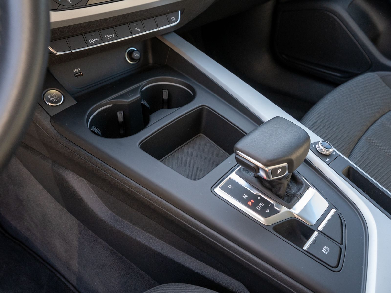 Fahrzeugabbildung Audi A4 Avant advanced 30TDI NAVI LED RFK GRA SHZ