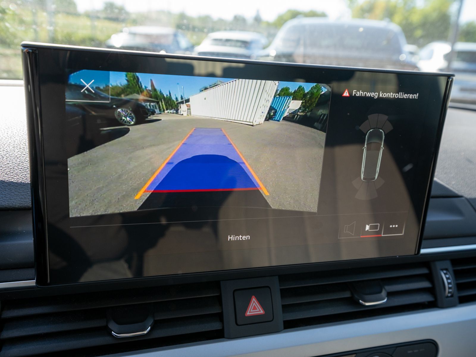 Fahrzeugabbildung Audi A4 Avant advanced 30TDI NAVI LED RFK GRA SHZ
