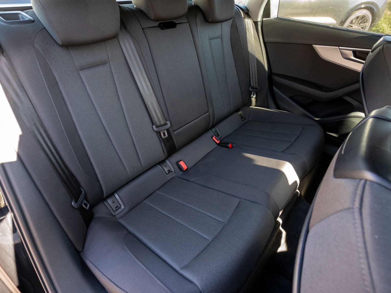 Fahrzeugabbildung Audi A4 Avant advanced 30TDI NAVI LED RFK GRA SHZ