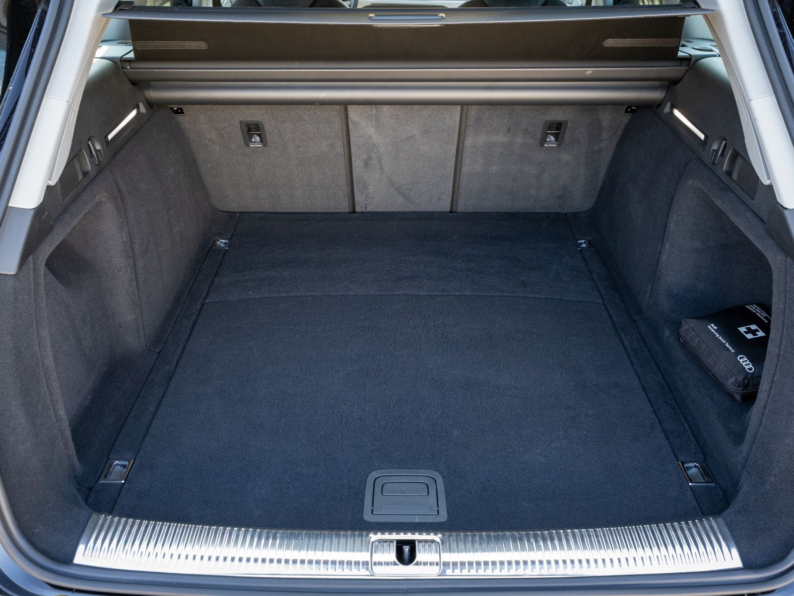 Fahrzeugabbildung Audi A4 Avant advanced 30TDI NAVI LED RFK GRA SHZ