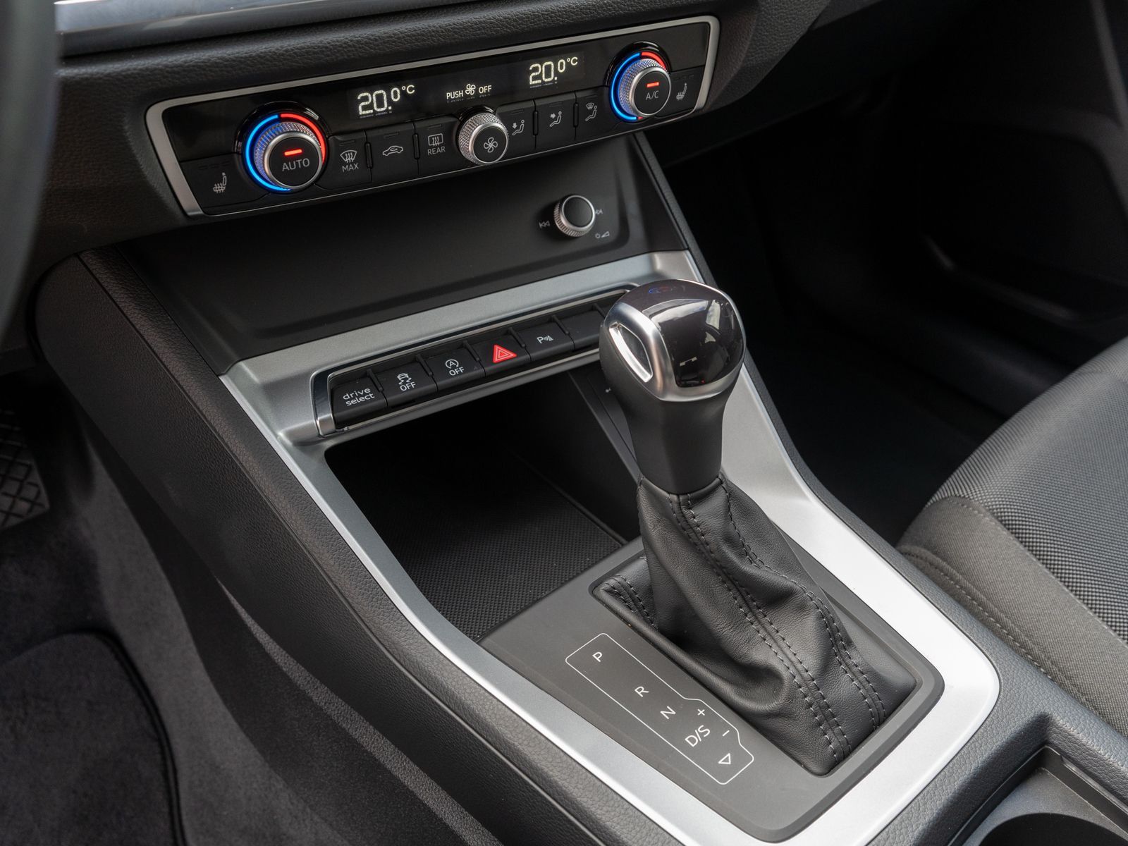 Fahrzeugabbildung Audi Q3 Sportback S line 35 TFSI Stronic LED Navi PDC