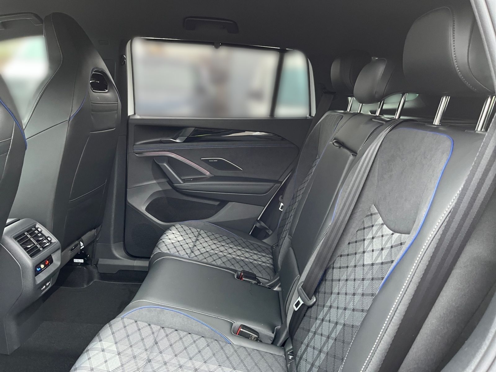 Fahrzeugabbildung Volkswagen Tayron R-Line 2,0 l TSI OPF 4MOTION 150 kW (204