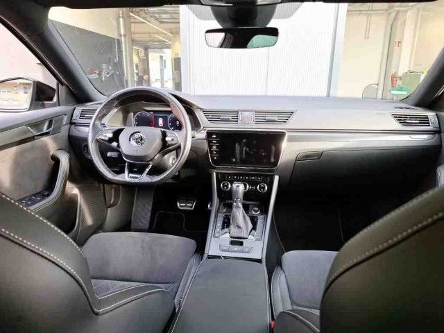 Fahrzeugabbildung SKODA Superb Combi Sportline 4x4 2.0 TDI DSG LED AHK