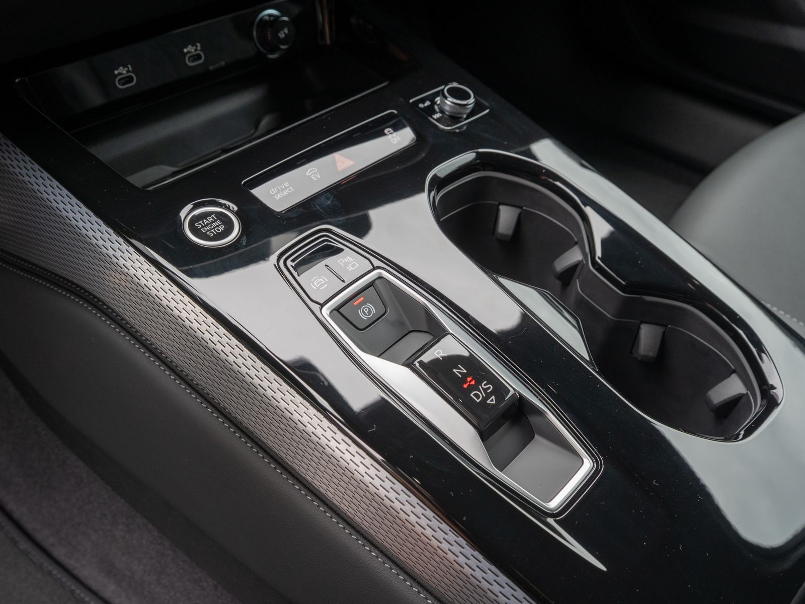 Fahrzeugabbildung Audi A5 Avant S line e-hybrid quattro AHK 360°Kamera