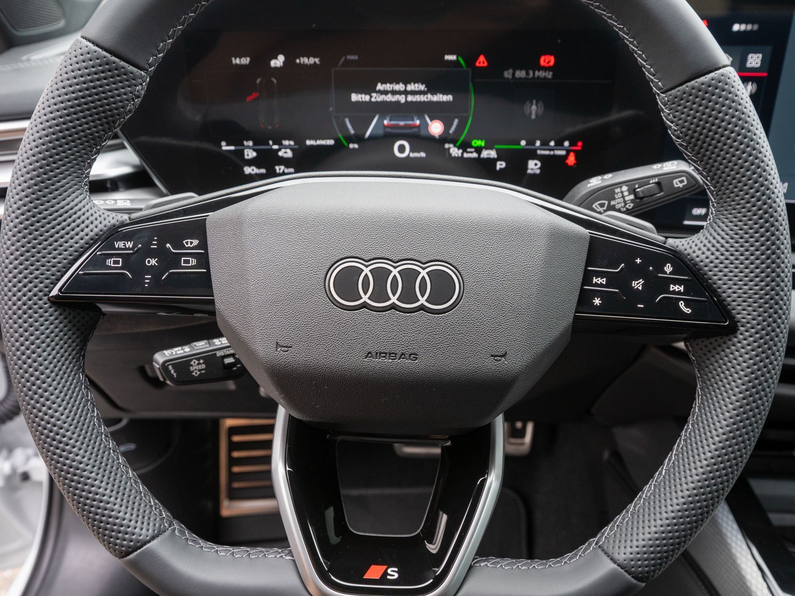 Fahrzeugabbildung Audi A5 Avant S line e-hybrid quattro AHK 360°Kamera